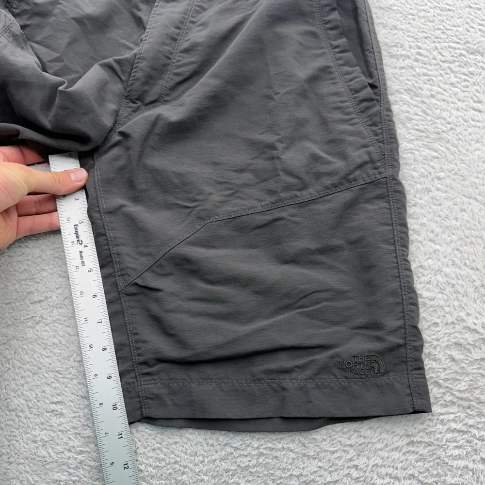 The North Face Mens Paramount Peak II Cargo Shorts Grey Nylon Hiking Size 34
